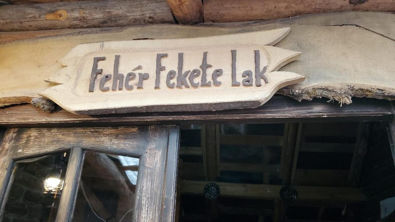 סובאטה Casa Rustic Feher & Fekete Vendeghazak מראה חיצוני תמונה
