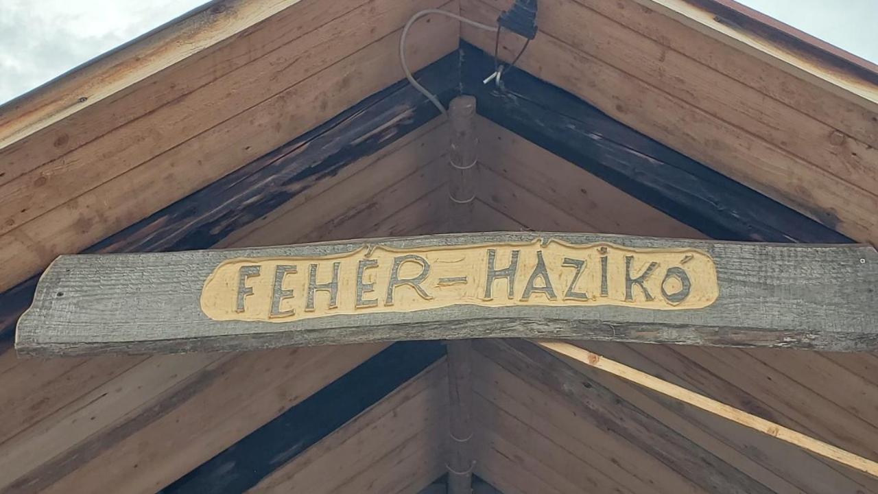 סובאטה Casa Rustic Feher & Fekete Vendeghazak מראה חיצוני תמונה