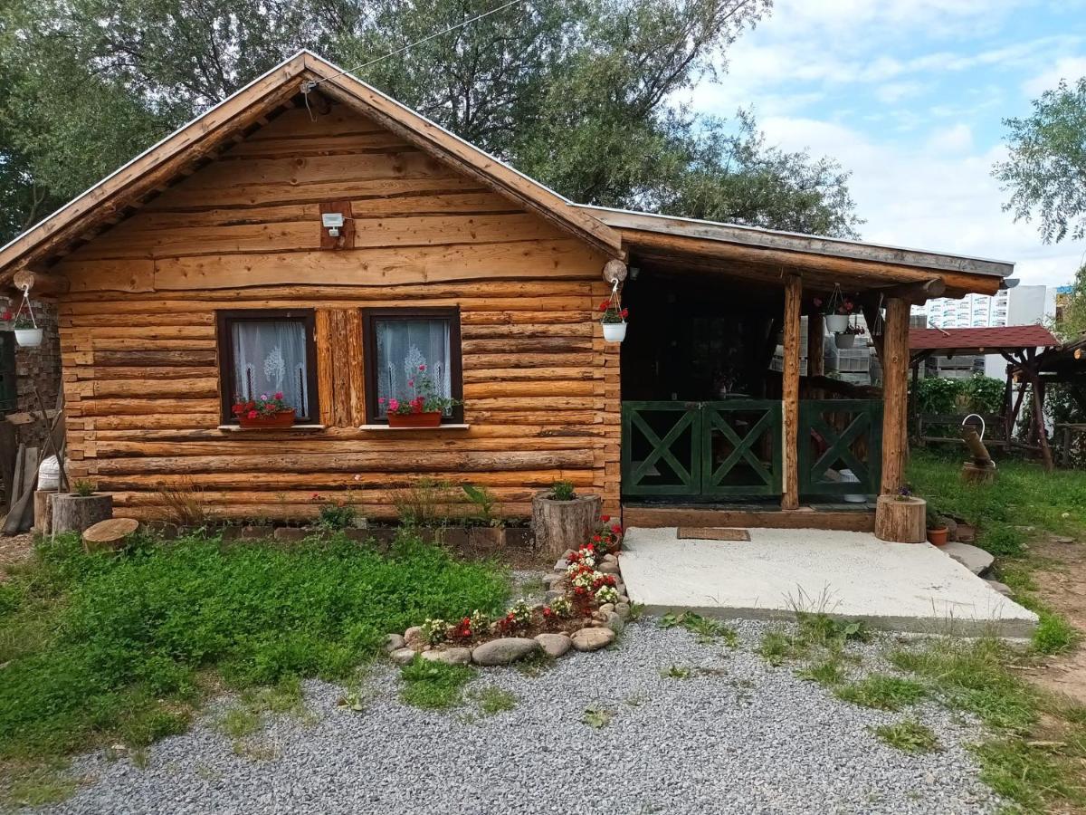 סובאטה Casa Rustic Feher & Fekete Vendeghazak מראה חיצוני תמונה